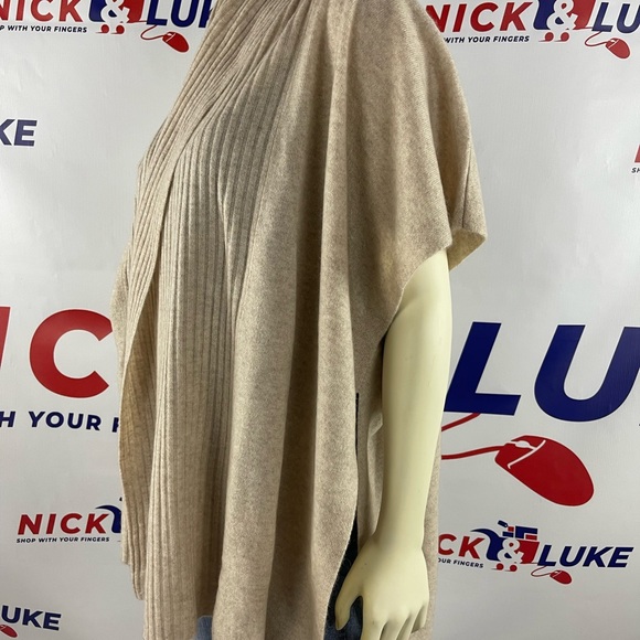 Cardigan style poncho with shawl collar by NAADAM - Soft Collection - Picture 3 of 5